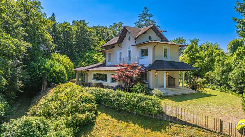 Luxury villa by Lake Maggiore in Stresa for sale