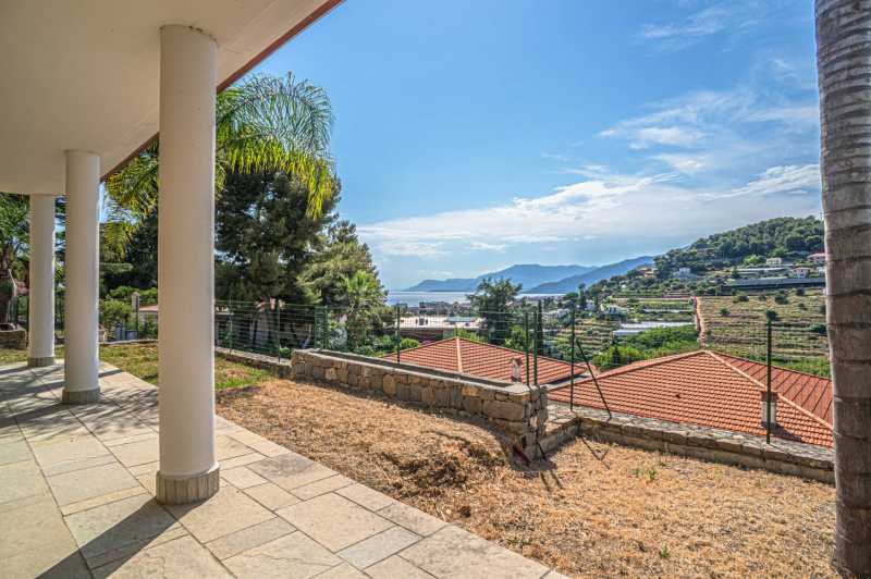 Modern villa with sea view in Bordighera
