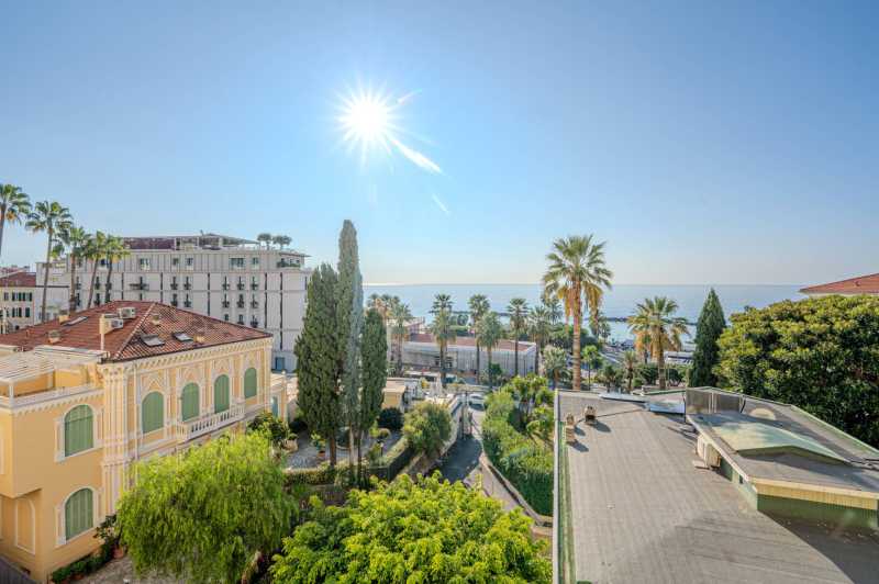 Luxury apartment with sea view in Sanremo