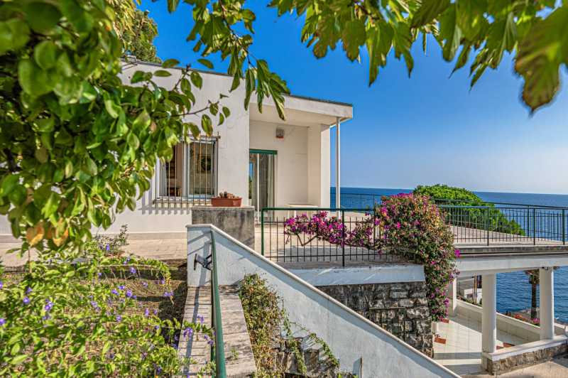 Luxury villa for sale in Ospedaletti
