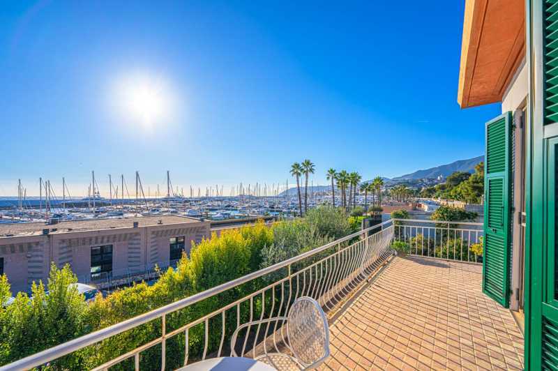 An elegant villa by the sea is for sale in Sanremo.
