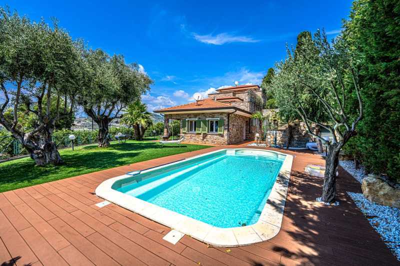 I will rent out a house in Bordighera.