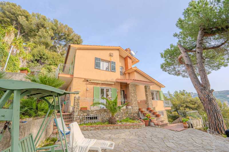 Villa with a sea view in Bordighera.
