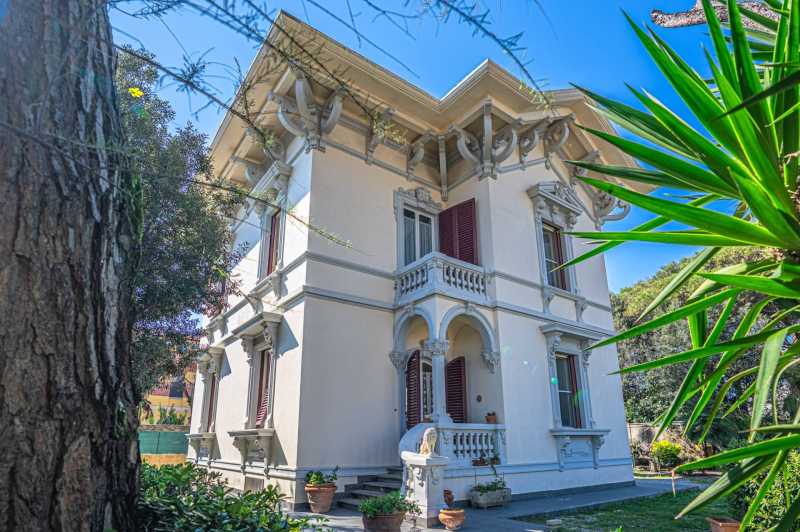 Villa in Marina di Pisa - Liberty
