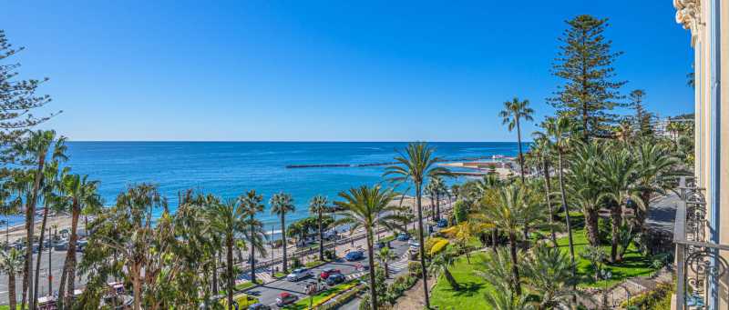 Luxury apartment by the sea in Sanremo for rent