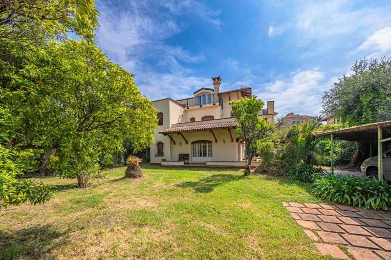 Villa by the sea in Bordighera for sale