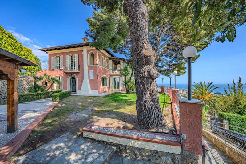 Luxury villa for sale in Ventimiglia