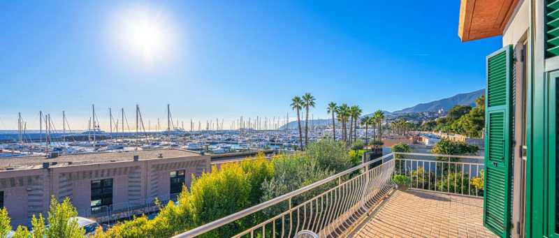 Elegant villa on the first line of the sea in Sanremo for rent