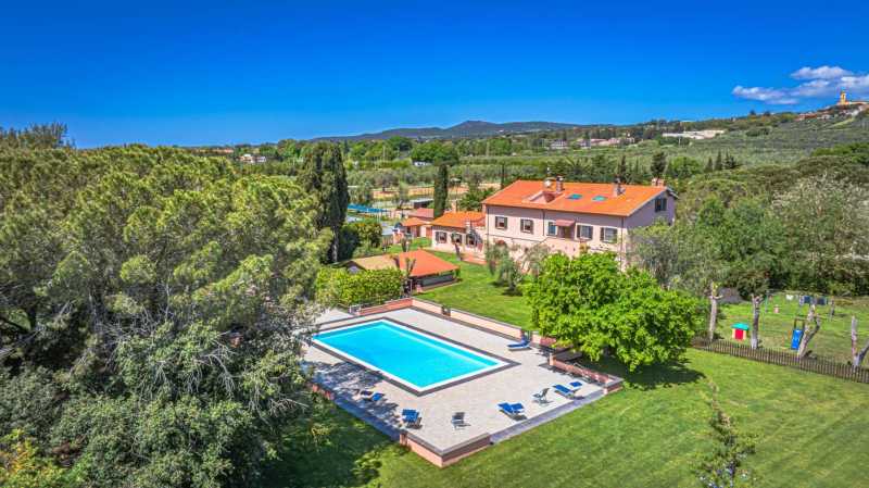 For sale: luxurious agritourism estate in Tuscany
