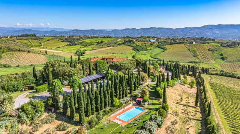 For sale: magnificent vineyard estate in Chianti, Tuscany.