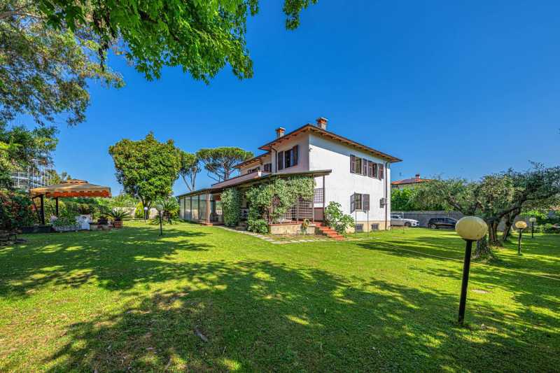Premium-class villa for sale in Marina di Carrara
