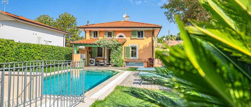 Villa for rent by the sea in Marina di Pietrasanta