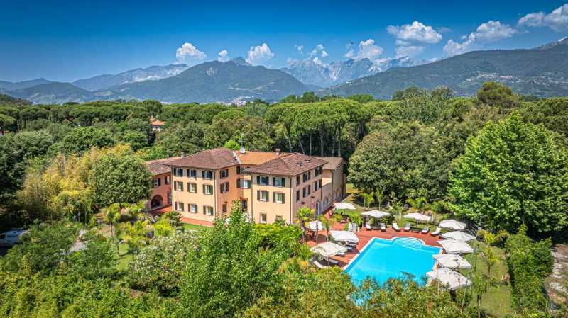 For sale: magnificent hotel-villa by the Tuscan coast.