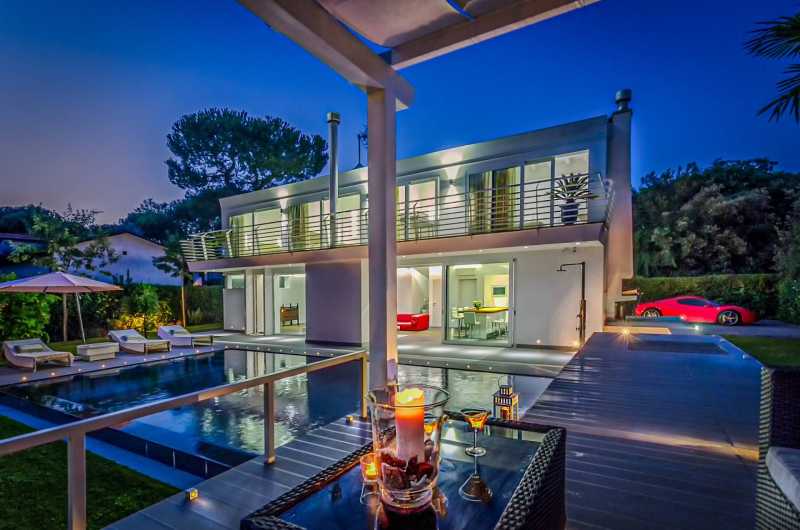For sale: new villa by the coast near Forte dei Marmi