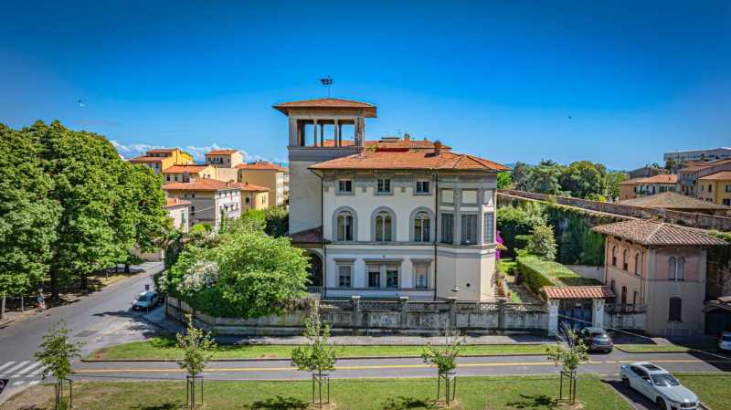 Stylish historic villa for sale in the center of Pisa