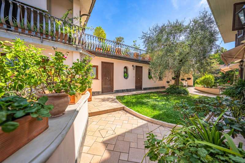 Prestigious villa in Montecatini Terme for sale