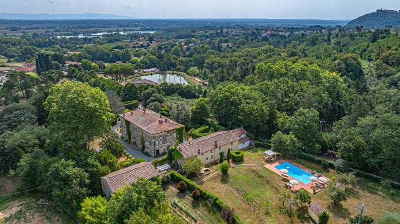 Villa with vineyards in Lucca for sale