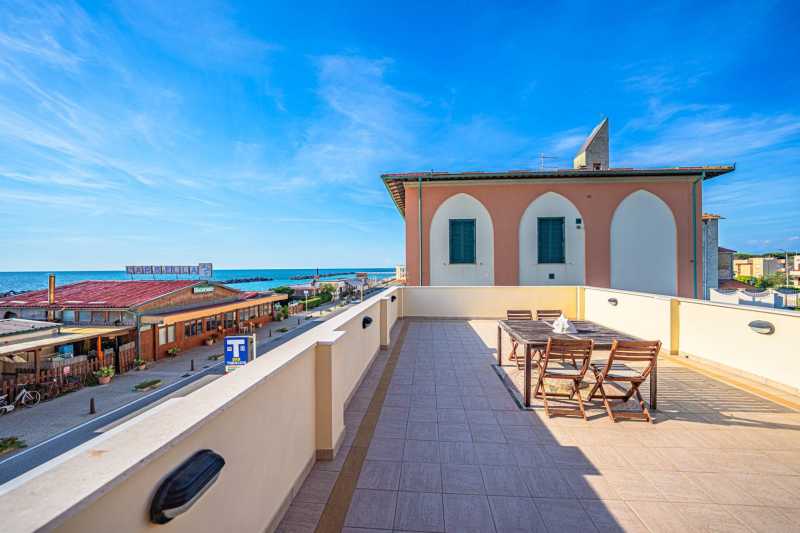 Historic villa for sale on the first line of the sea in Marina di Pisa
