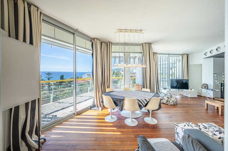 Luxury apartment for sale by the sea in Sanremo