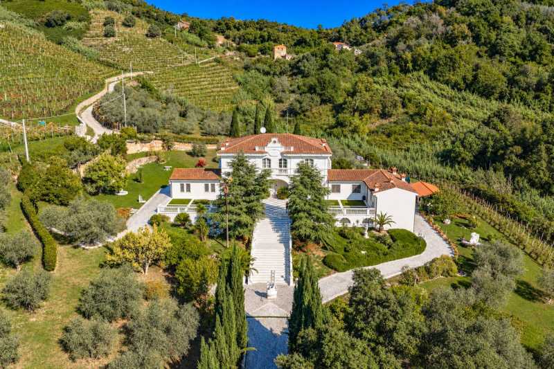 Luxury villa for sale in Tuscany, Massa