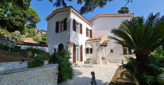 Villa with a beautiful park in Sanremo.