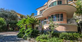 Villa in Sanremo with a sea view.