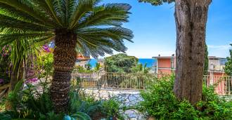 For rent - luxury house with a garden in Sanremo.