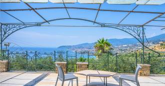 Villa with a sea view in Sanremo