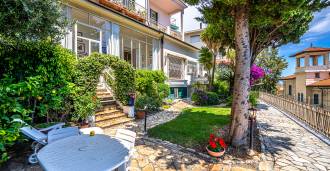 Renting a cozy apartment with a garden in Sanremo