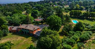 Villa with history and pool in Grottaferrata