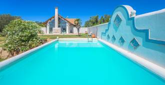 Modern-style villa with a pool on the border of Lazio and Tuscany