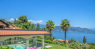 Luxury villa by Lake Maggiore for sale