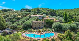 Luxury agritourism by Lake Trasimeno in Umbria