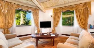 Historic villa for rent in an exclusive golf club in Rome