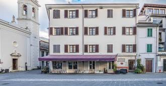 Hotel with a restaurant in the center of Camaiore