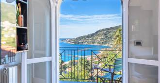 Penthouse with sea view in Ospedaletti for sale