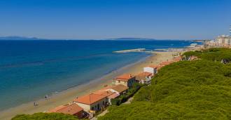 Property on the first coastline in Follonico