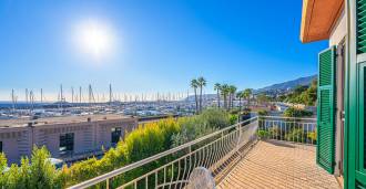 Elegant villa on the first line of the sea in Sanremo for rent