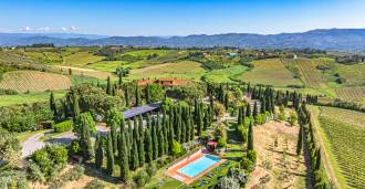 For sale: magnificent vineyard estate in Chianti, Tuscany.