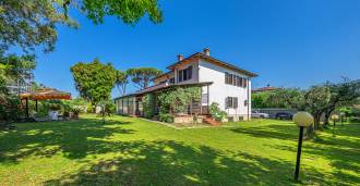 Premium-class villa for sale in Marina di Carrara