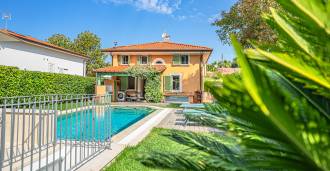 Villa for rent by the sea in Marina di Pietrasanta