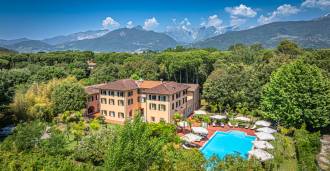 For sale: magnificent hotel-villa by the Tuscan coast.