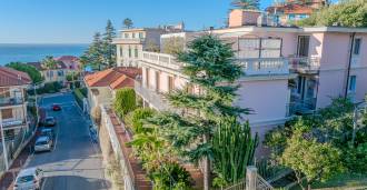 Apartment by the sea in Ospedaletti for sale