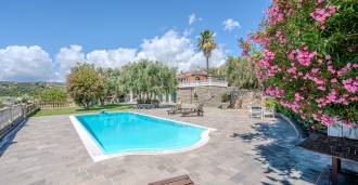 For sale, magnificent villa in Imperia