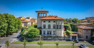 Stylish historic villa for sale in the center of Pisa