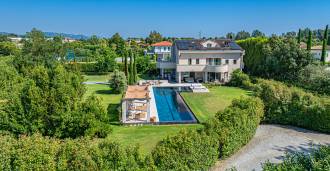 Villa with pool in Forte dei Marmi for sale