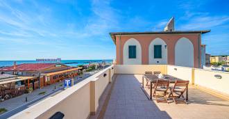Historic villa for sale on the first line of the sea in Marina di Pisa