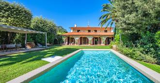 Luxury villa with garden by the sea in the Tyrrhenian region for sale